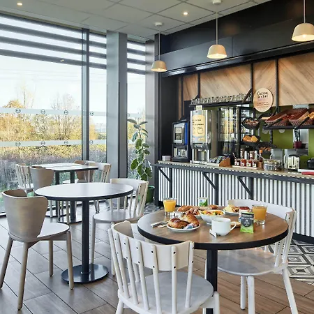 Hotel Palaiseau 3*
