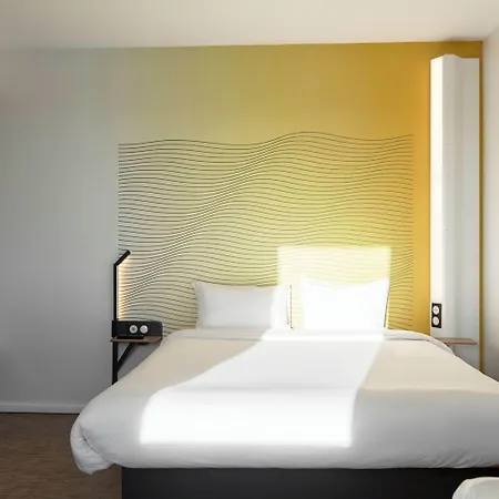 Palaiseau Hotel