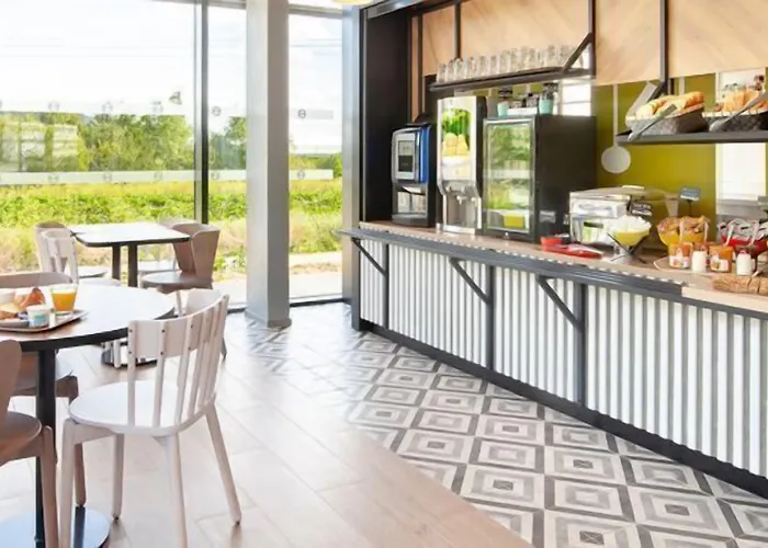 Palaiseau Hotel