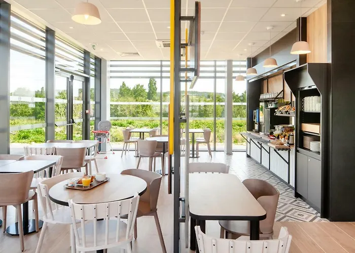 Palaiseau Hotel